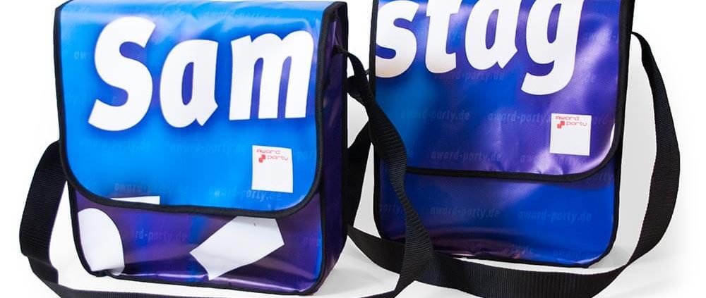 Sam - stag: zwei Recycling-taschen aus einem Werbebanner