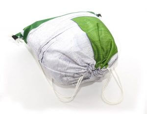 Recycling Tasche: Eine Fahne eignet sich sehr gut für einen Turnbeutel