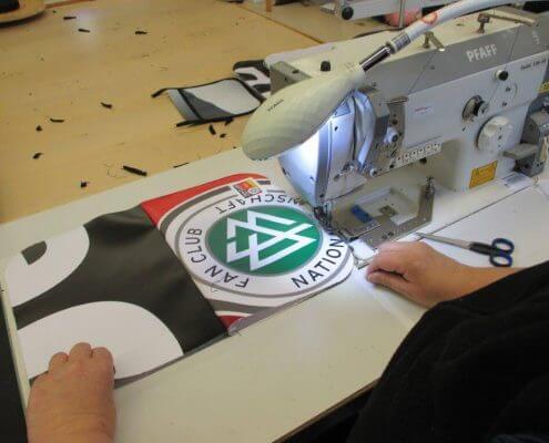 Fertigung der Upcycling Tasche aus Banner für den DFB - Der Fan Club Nationalmannschaft