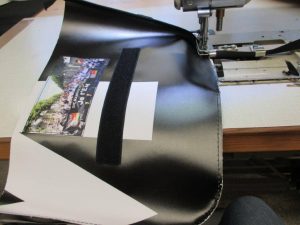 Näharbeiten für die Upcycling Taschen für den DFB - Der Fan Club Nationalmannschaft
