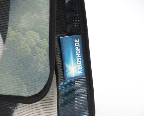 Beispiel eines Logo-Labels an einer Recycling-Tasche
