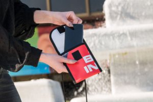 Heinz Nixdorf MuseumsForum - Recycling Brustbeutel für Samartphone