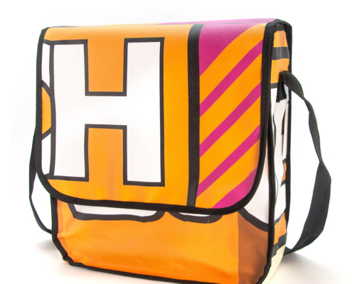 Ein PVC Banner wird zur Recycling Tasche