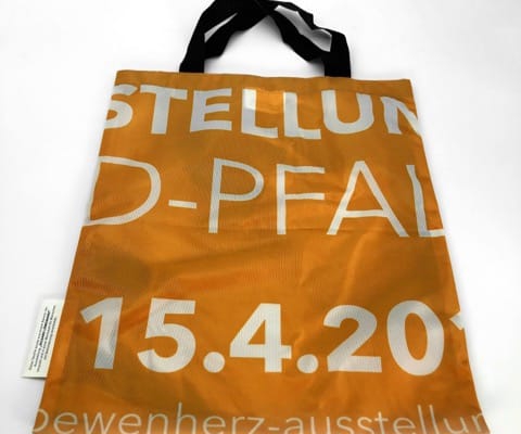 Abbildung der Tasche #3 mit Logo-Fähnchen